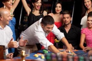 επιτυχημένο πάρτι με θέμα τον τζόγο και τα καζίνο